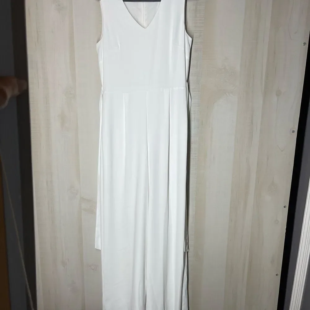 CeCe white sleeveless pants‎ romper v neck, size 2